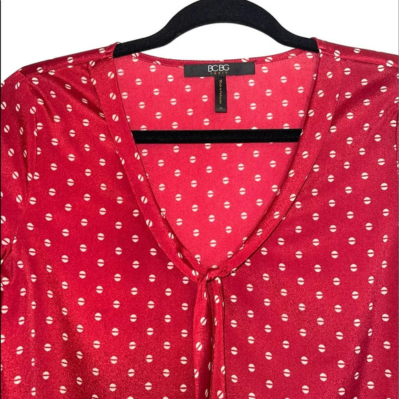 BCBG Paris Red & White Printed Tie Neck V-neck Long Sleeve Blouse Xsmall Women’s - Picture 2 of 11